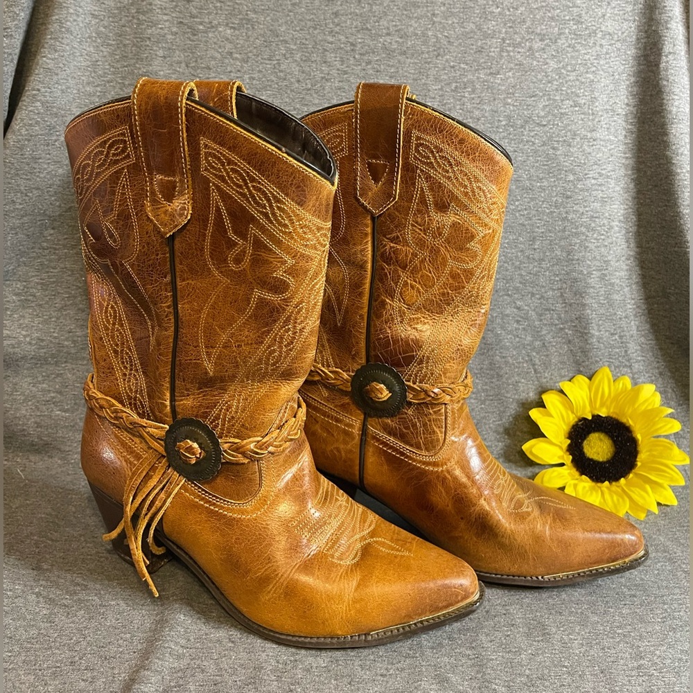 Women’s Western style leather boots. Medium light brown-Oak Tree Farms Size 8.5M